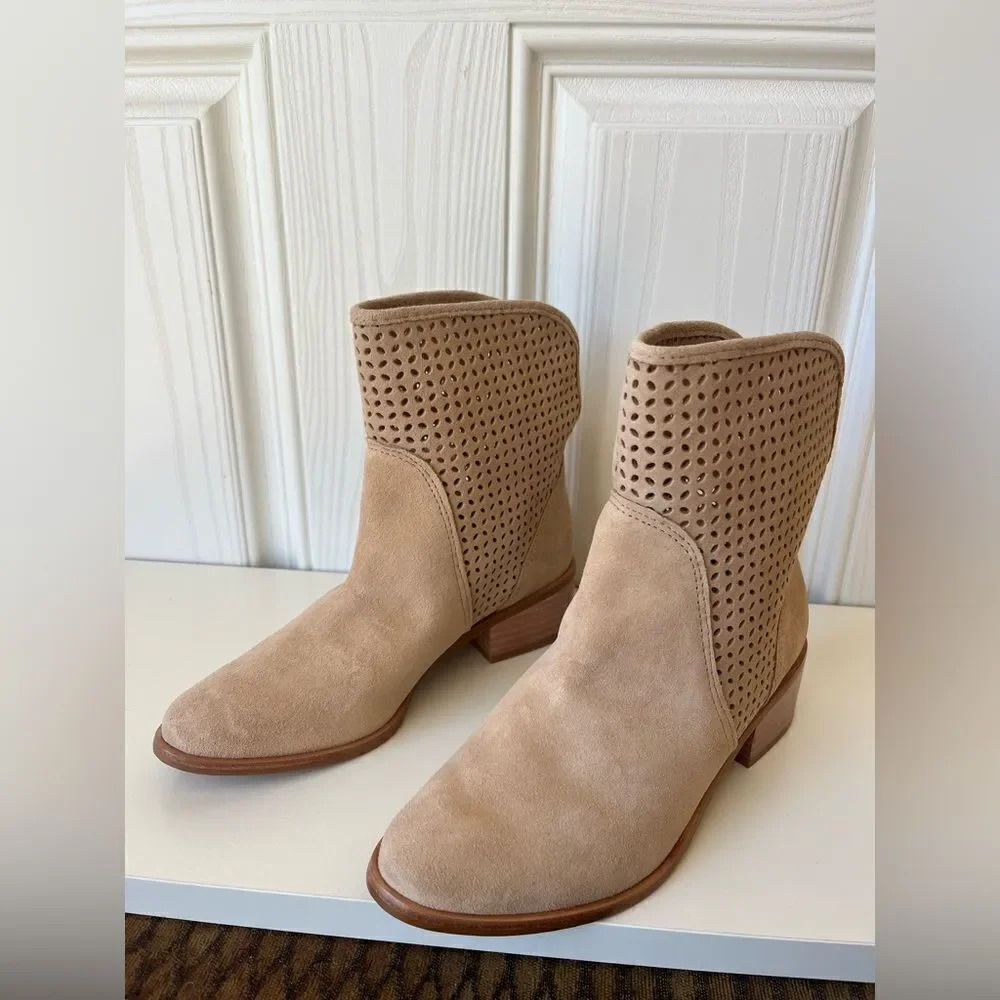 Kaanas Warsaw Perforated Suede Leather Ankle Bootie in Camel Size 6